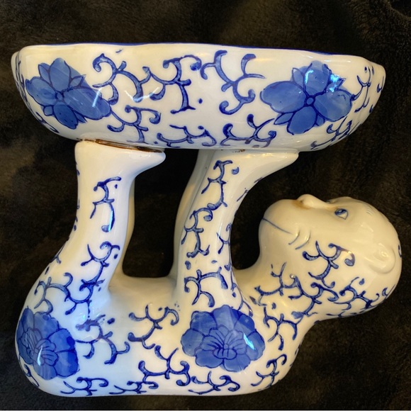 Vintage Chinoiserie Blue and White Monkey Holding a Bowl Decorative Hold… - Picture 5 of 8